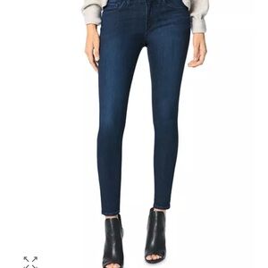 Joe's Jeans The Icon Mid-Rise Skinny👖